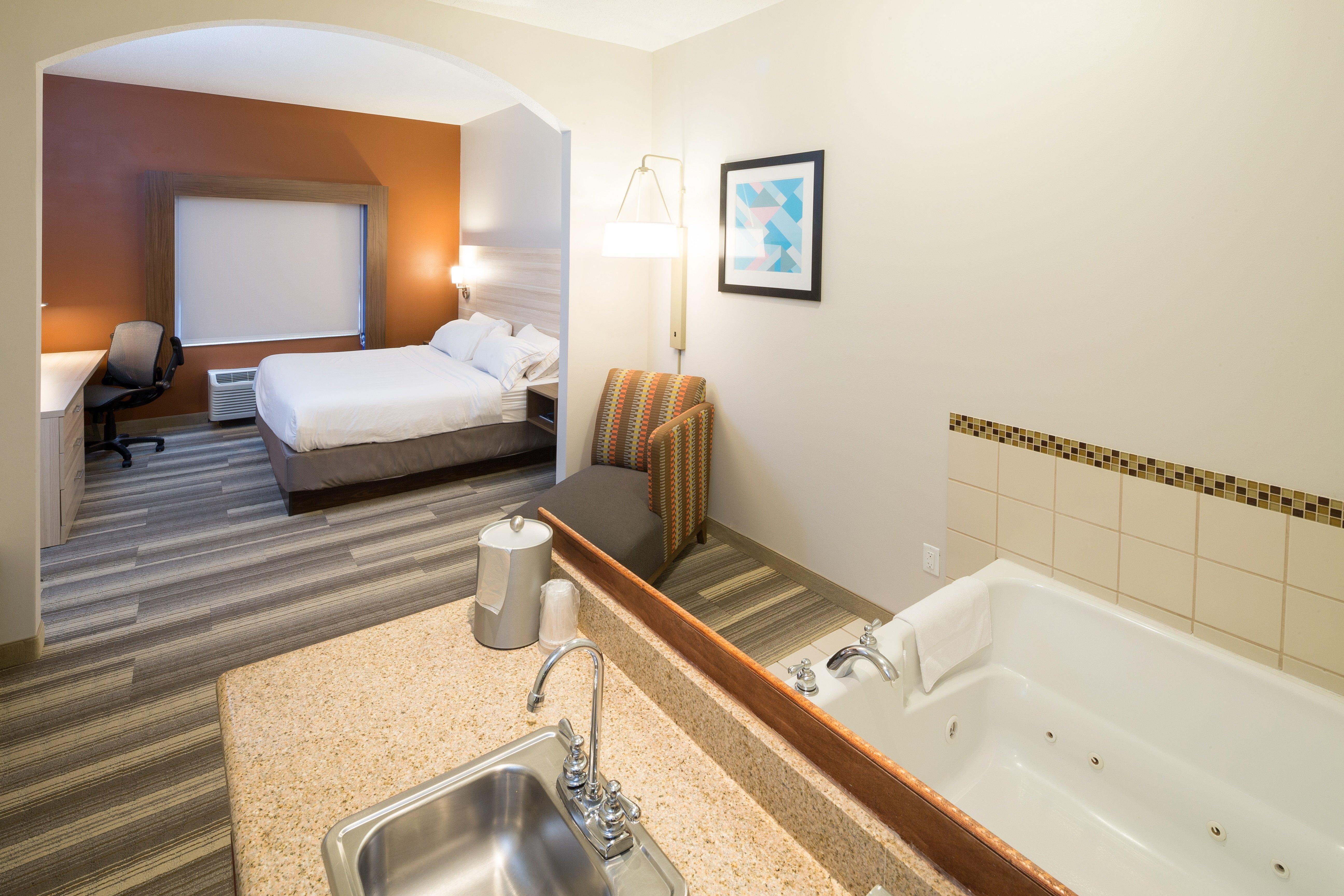 Holiday Inn Express Hotel & Suites Grand Blanc By Ihg Esterno foto