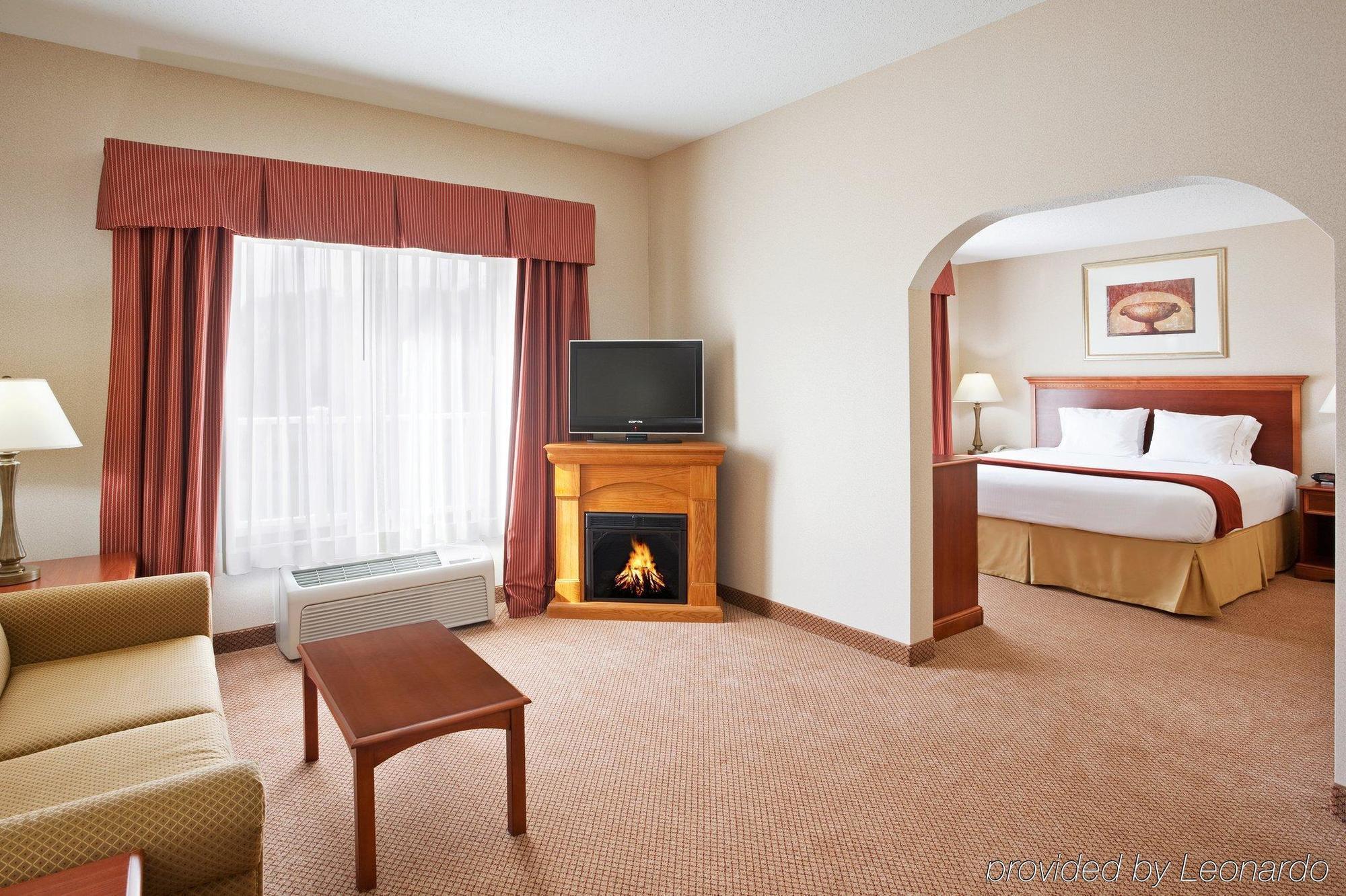 Holiday Inn Express Hotel & Suites Grand Blanc By Ihg Esterno foto